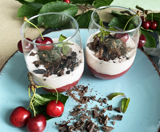 Wellness-Genuss: Cherry Cream Dessert Schwarzwälder Kirsch - wellnessverband